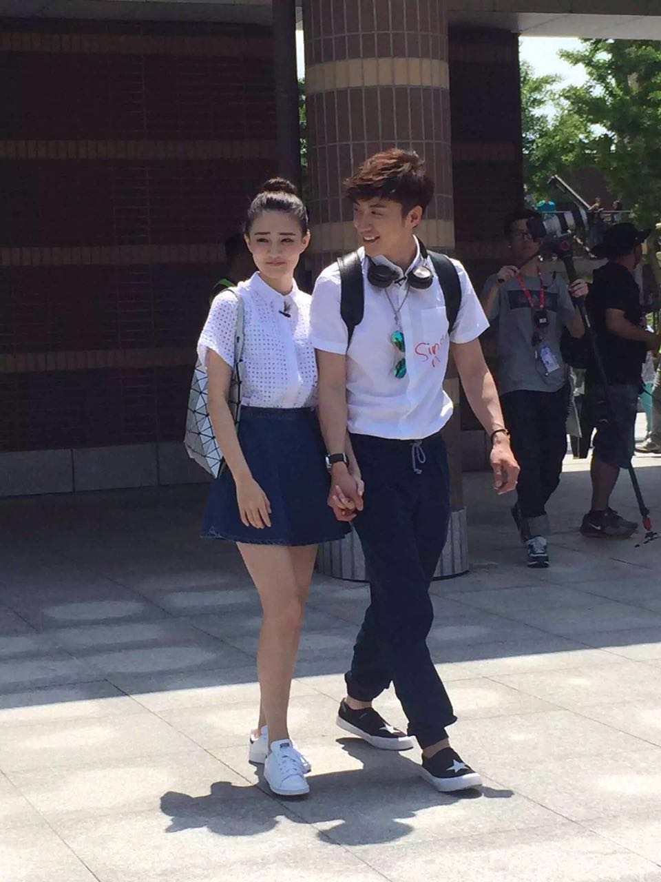 据悉,这一次两人是在拍摄名为《我们相爱吧》的明星恋爱真人秀节目.