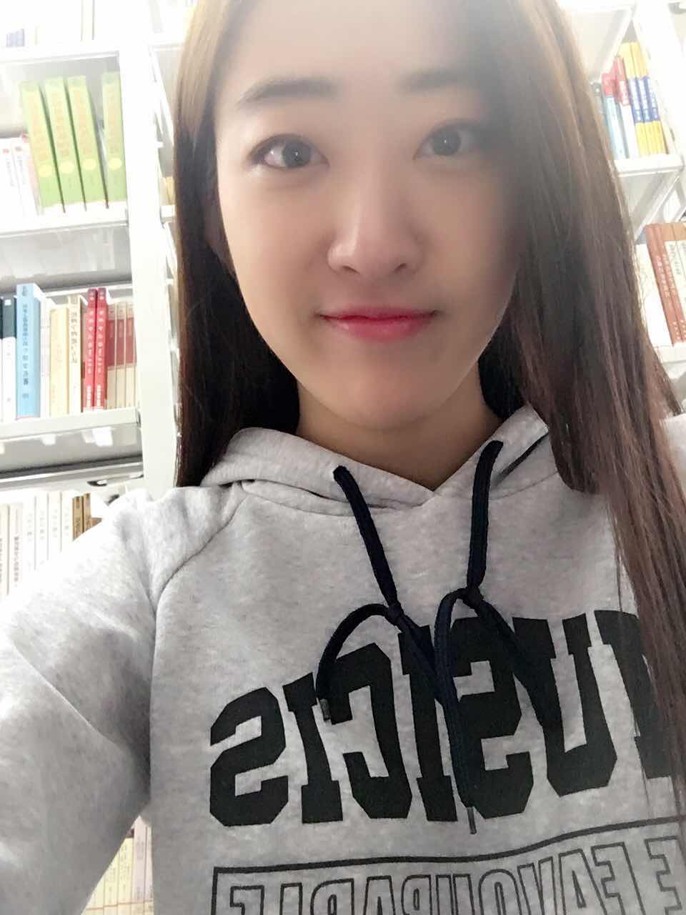 【最美学妹】郑钰琳:是goldenrose赛场之星,更是弹唱歌手和吉他女神